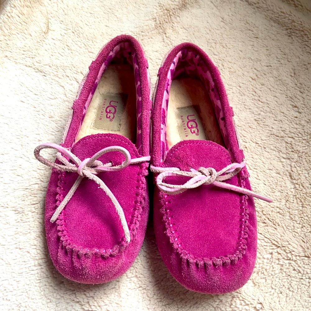 Kids size 1 ugg slippers